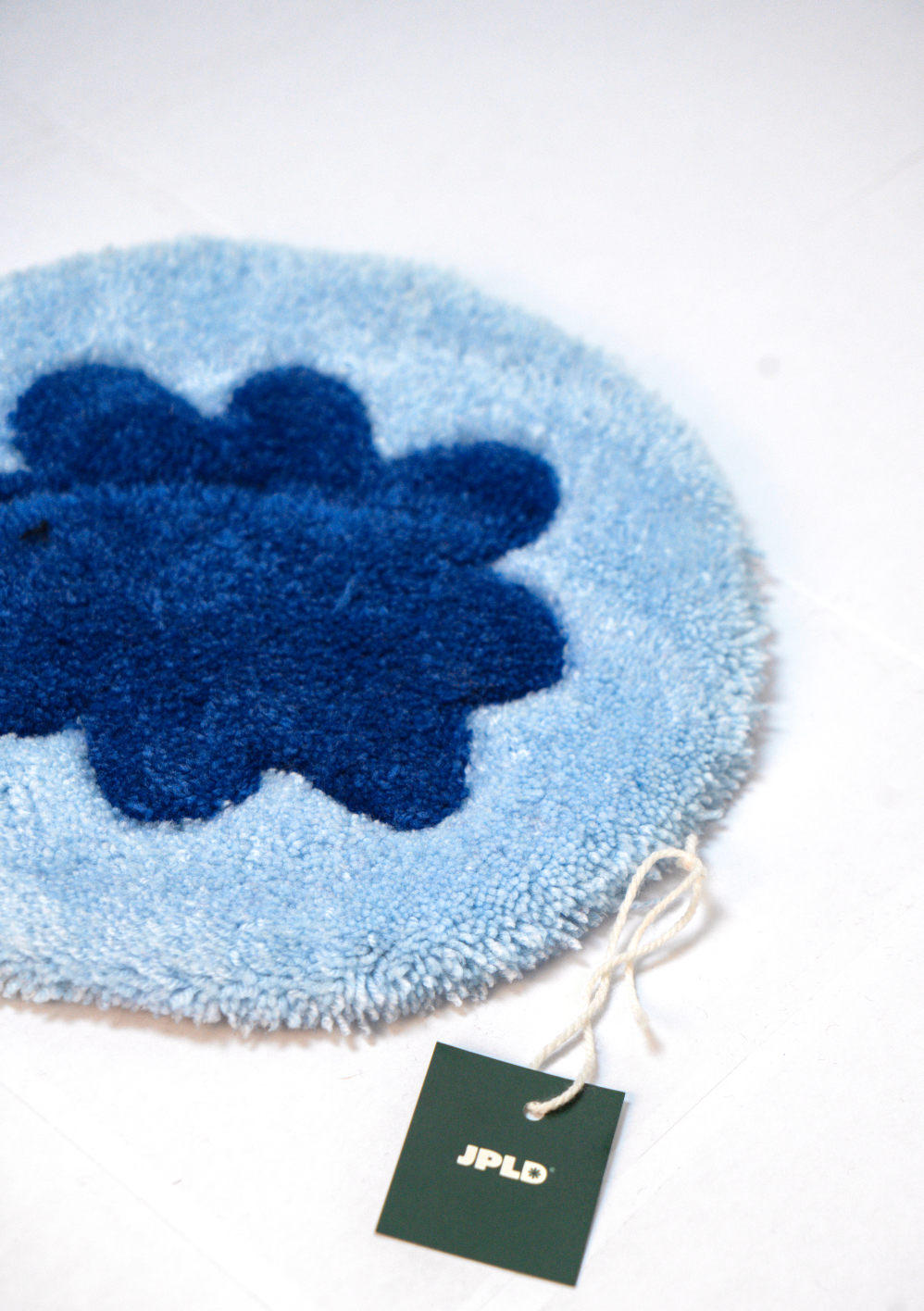 Tapis “Fleurs” Bleu — Collection Pop-Up Galerie 2024