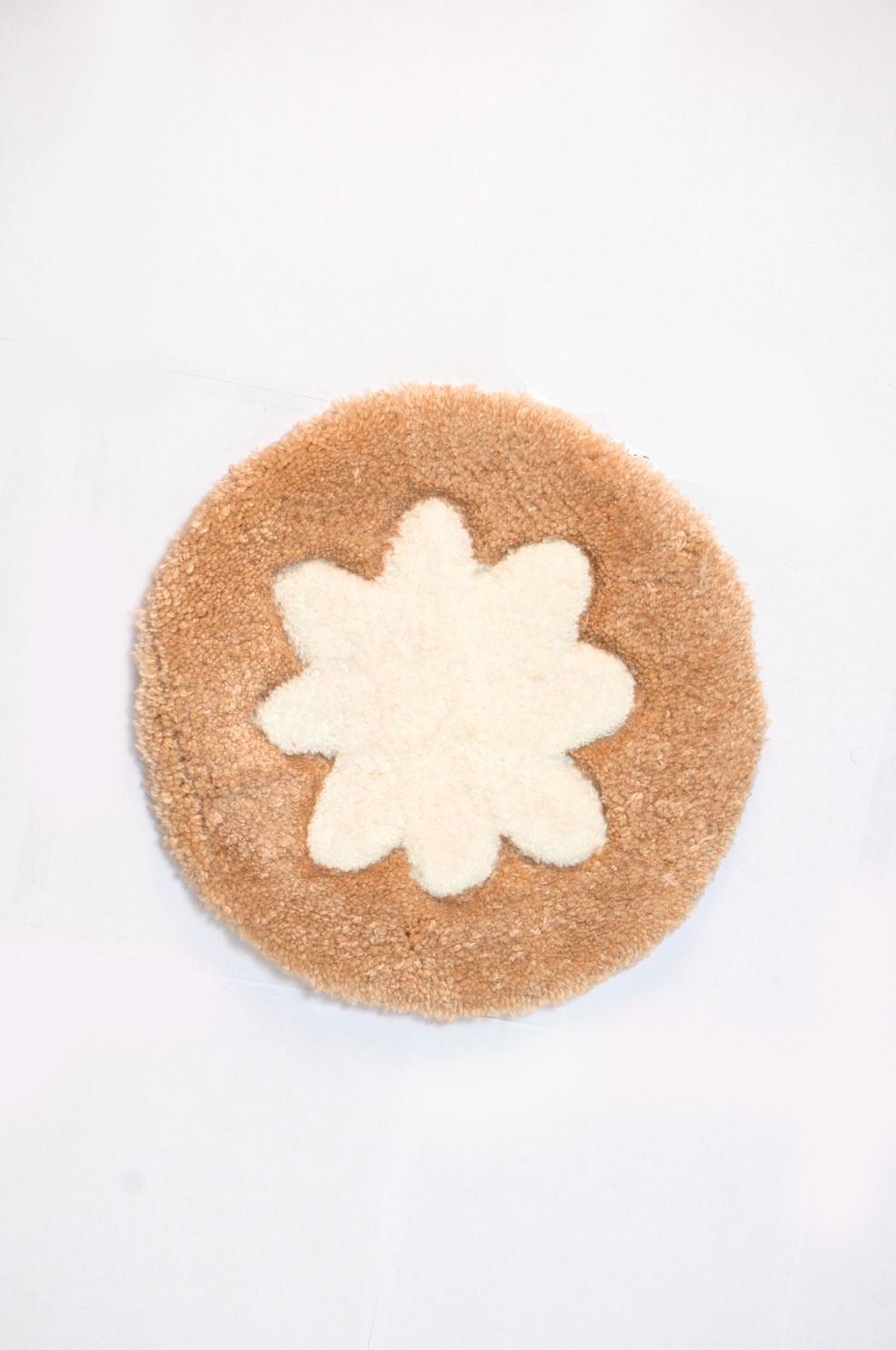 Tapis “Fleur” Beige — Collection Pop-Up Galerie 2024