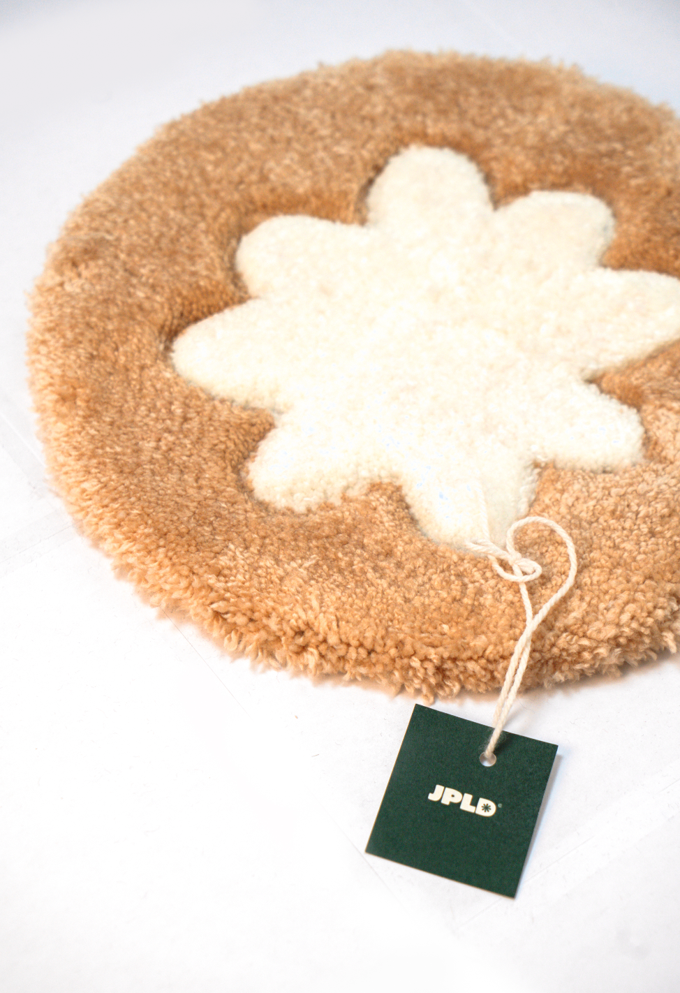 Tapis “Fleur” Beige — Collection Pop-Up Galerie 2024